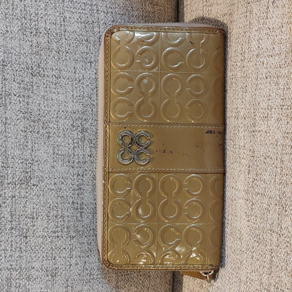 Coach Gold Patent Leather Wallet•Used•Color Transfer•Zippy Wallet